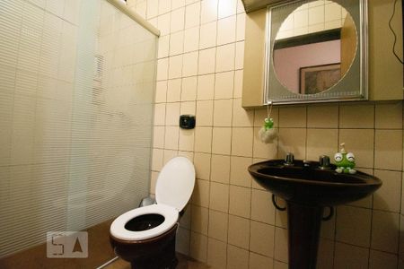 Casa à venda com 330m², 4 quartos e 8 vagasBanheiro