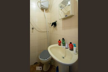 Casa à venda com 330m², 4 quartos e 8 vagasBanheiro da Suíte 2
