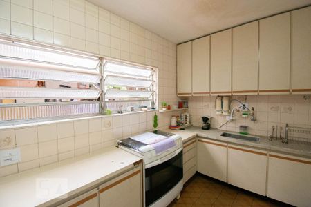 Casa à venda com 330m², 4 quartos e 8 vagasCozinha