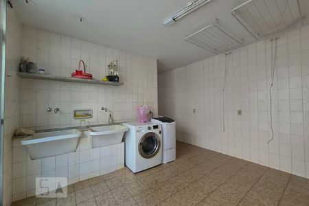 Casa à venda com 553m², 5 quartos e 8 vagasÁrea de Serviço