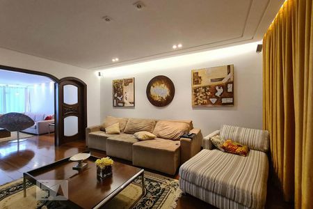 Casa à venda com 553m², 5 quartos e 8 vagasSala 1
