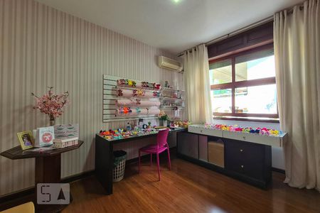 Casa à venda com 553m², 5 quartos e 8 vagasQuarto