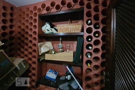 Casa à venda com 553m², 5 quartos e 8 vagasAdega