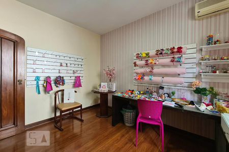 Casa à venda com 553m², 5 quartos e 8 vagasQuarto