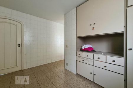 Casa à venda com 553m², 5 quartos e 8 vagasLavanderia