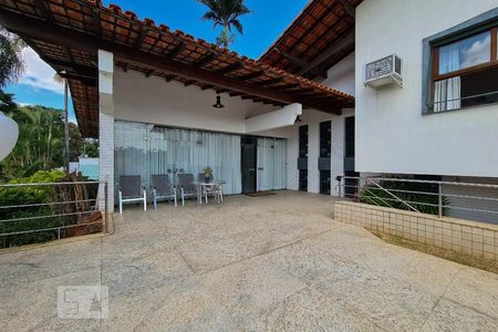 Casa à venda com 553m², 5 quartos e 8 vagasÁrea Externa