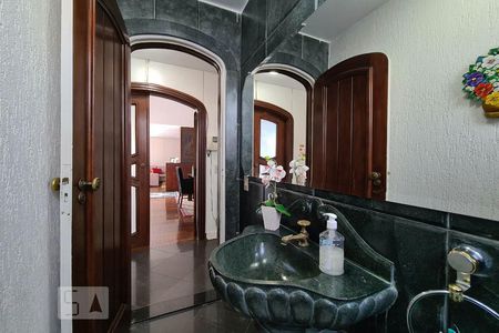 Casa à venda com 553m², 5 quartos e 8 vagasLavabo