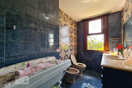 Casa à venda com 553m², 5 quartos e 8 vagasBanheiro Suíte 3