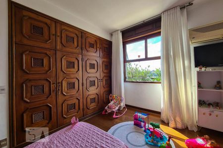 Casa à venda com 553m², 5 quartos e 8 vagasSuíte 3