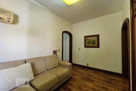 Casa à venda com 553m², 5 quartos e 8 vagasSala 3