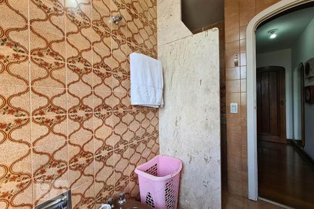 Casa à venda com 553m², 5 quartos e 8 vagasBanheiro Suíte 2