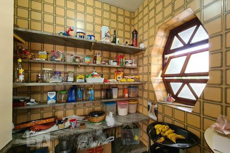 Casa à venda com 553m², 5 quartos e 8 vagasDespensa