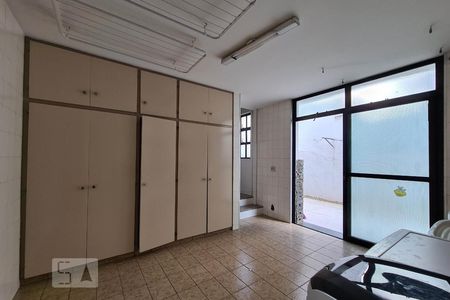 Casa à venda com 553m², 5 quartos e 8 vagasÁrea de Serviço