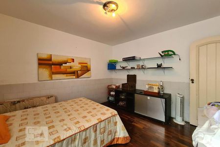 Casa à venda com 553m², 5 quartos e 8 vagasSuíte de Serviço