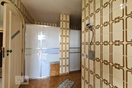 Casa à venda com 553m², 5 quartos e 8 vagasSauna