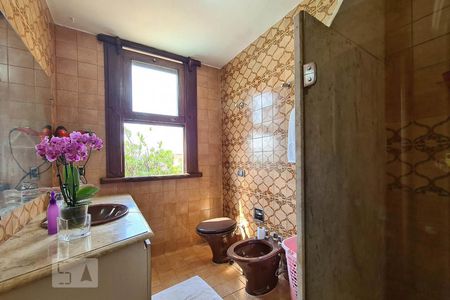 Casa à venda com 553m², 5 quartos e 8 vagasBanheiro Suíte 2