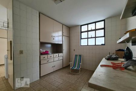 Casa à venda com 553m², 5 quartos e 8 vagasLavanderia