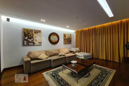 Casa à venda com 553m², 5 quartos e 8 vagasSala 1