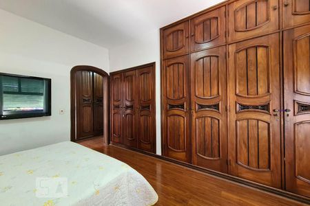 Casa à venda com 553m², 5 quartos e 8 vagasSuíte 2