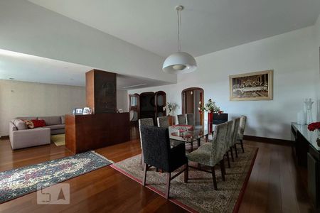 Casa à venda com 553m², 5 quartos e 8 vagasSala 2