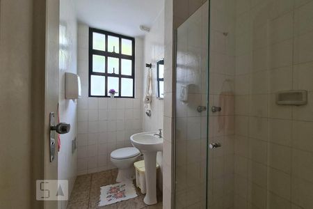 Casa à venda com 553m², 5 quartos e 8 vagasBanheiro Suíte de Serviço