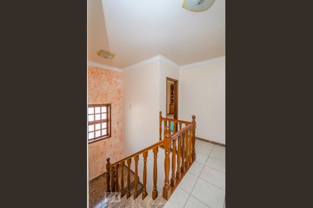 Casa para alugar com 300m², 4 quartos e 3 vagasEscada