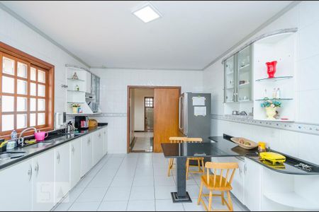 Casa para alugar com 300m², 4 quartos e 3 vagasCozinha