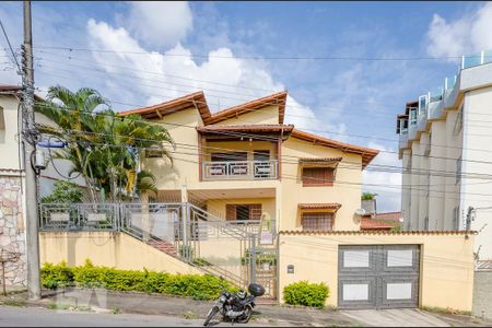 Casa para alugar com 300m², 4 quartos e 3 vagasFachada