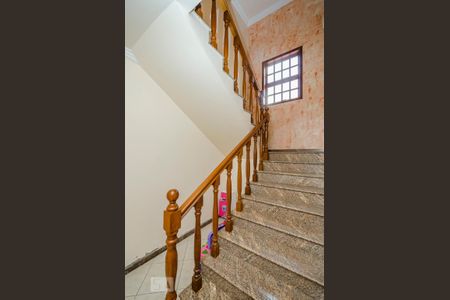 Casa para alugar com 300m², 4 quartos e 3 vagasEscada