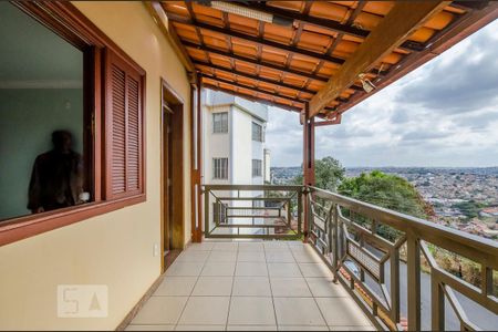 Casa para alugar com 300m², 4 quartos e 3 vagasvaranda Suíte 