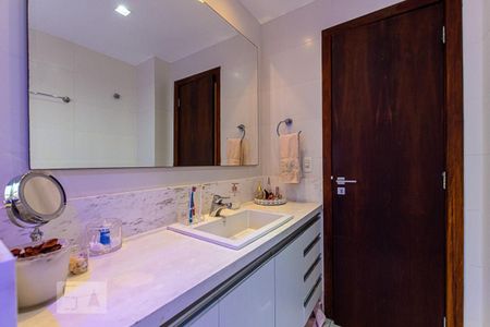 Apartamento à venda com 350m², 4 quartos e 3 vagasBanheiro da Suite 2