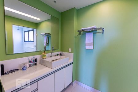 Apartamento à venda com 350m², 4 quartos e 3 vagasBanheiro da Suite master