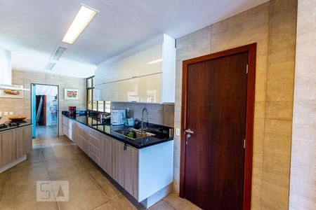 Apartamento à venda com 350m², 4 quartos e 3 vagasCozinha 