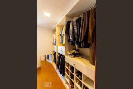 Apartamento à venda com 350m², 4 quartos e 3 vagasCloset da Suite Master