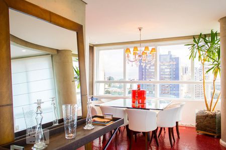 Apartamento para alugar com 414m², 5 quartos e 4 vagas Apartamento para alugar com 414m², 5 quartos e 4 vagasSala de Jantar