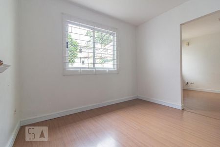 Sala 2 de casa para alugar com 4 quartos, 90m² em Uberaba, Curitiba