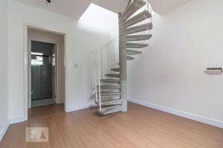 Sala 2 de casa para alugar com 4 quartos, 90m² em Uberaba, Curitiba