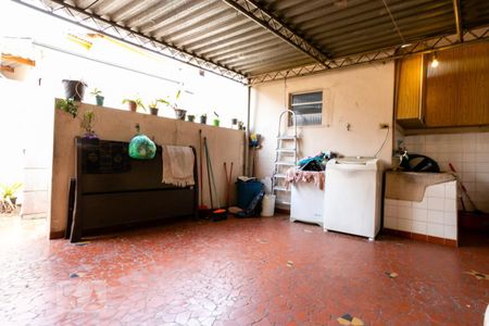 Casa à venda com 176m², 5 quartos e sem vagaCasa 1 - Área de Serviço