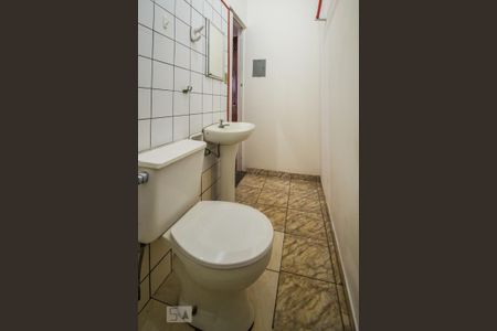 Banheiro de kitnet/studio para alugar com 1 quarto, 25m² em Cidade Universitária, Campinas