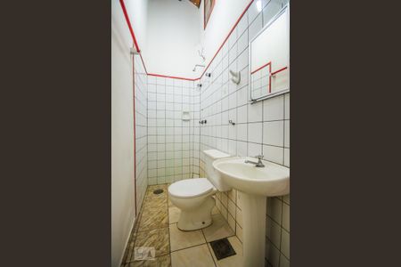 Banheiro de kitnet/studio para alugar com 1 quarto, 25m² em Cidade Universitária, Campinas