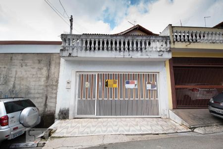 Casa à venda com 180m², 3 quartos e 2 vagas Casa à venda com 180m², 3 quartos e 2 vagasFachada