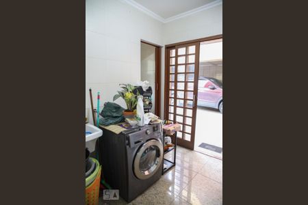 Casa à venda com 247m², 4 quartos e 2 vagasLavanderia