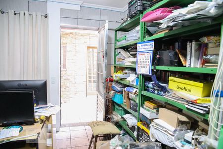 Casa à venda com 247m², 4 quartos e 2 vagasEscritório