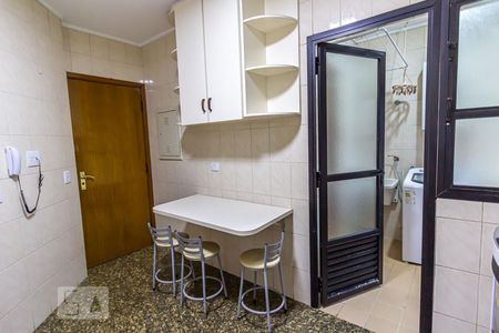 Apartamento para alugar com 105m², 3 quartos e 2 vagas Apartamento para alugar com 105m², 3 quartos e 2 vagasCozinha