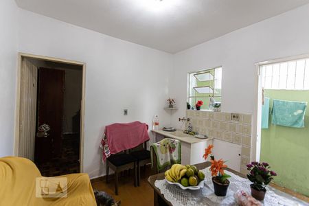 Casa à venda com 101m², 3 quartos e 1 vagaCozinha e Sala Casa dos Fundos