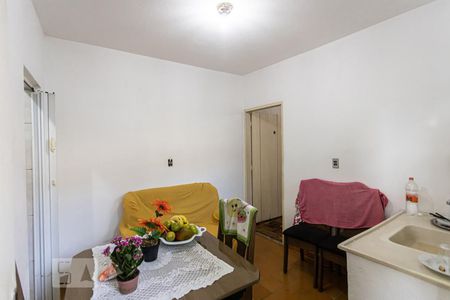 Casa à venda com 101m², 3 quartos e 1 vagaCozinha e Sala Casa dos Fundos