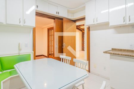 Casa para alugar com 356m², 5 quartos e 4 vagas Casa para alugar com 356m², 5 quartos e 4 vagasCozinha