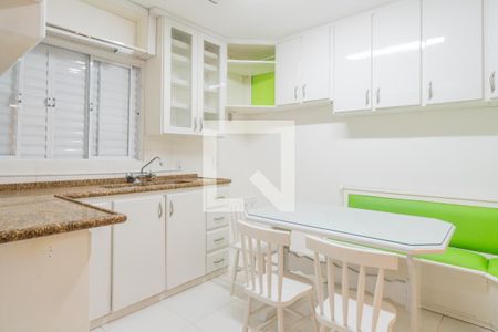 Casa para alugar com 356m², 5 quartos e 4 vagas Casa para alugar com 356m², 5 quartos e 4 vagasCozinha