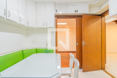 Casa para alugar com 356m², 5 quartos e 4 vagas Casa para alugar com 356m², 5 quartos e 4 vagasCozinha