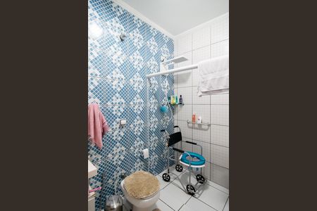 Casa à venda com 113m², 2 quartos e 2 vagasBanheiro Quarto 1 - Suíte